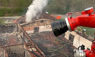 Nichts als Trümmer sind nach dem Großbrand im Schützenhaus Höxter übrig. Auch der Schießstand ist abgebrannt. - Christoph Tegethoff