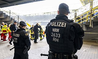 Der Signal-Iduna-Park in Dortmund gehört zu den Austragungsstätten der Fußball-EM in Nordrhein-Westfalen. Die Polizei wird auch hier viel zu tun haben, um die Sicherheit zu gewährleisten. - picture alliance/dpa