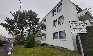 In diesem Haus an der Lübbecker Straße hat der Täter drei Polizisten angegriffen. Archivfoto: Florian Weyand - Florian Weyand