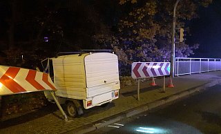 Der Lastenroller ist auf dem Bürgersteig liegen geblieben. - Jobst Lüdeking