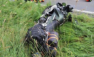 Zwischen den Höxteraner Ortschaften Ovenhausen und Bosseborn kam ein 46-jähriger Motorradfahrer von der Fahrbahn ab und verletzte sich schwer. - Polizei Höxter