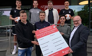 Vorne von links: Lukas und Fabian Kunze, Carlo Kosok, Christoph Kaleschke.Hinten von links: Jaks Herden, Nick Just, Bastian Mattick, Elias Morgenroth. - Peter Unger