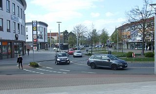Eines der Tore zur City ist der Kreisverkehr vor der Thomaskirche.  - Karsten Schulz