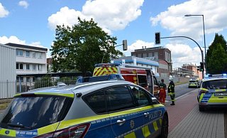 Mit einem Großaufgebot an Kräften waren Feuerwehr, Polizei und Rettungsdienst vor Ort. - Sebastian Radermacher