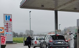 Die betroffene Tankstelle an der Mindener Straße (B 65) in Pr. Oldendorf. - Lena Kley
