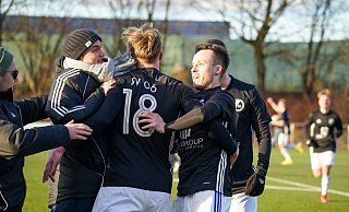 Oetinghauser Jubel: David Schultz (r.) hat gerade zum 1:1 getroffen, was auch den Endstand bedeutete. - Yvonne Gottschlich