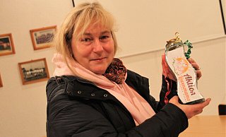 Die Löwenmama Susanne Saage dankt allen fleißigen Spendern und Helfern, darunter auch Rolfzens Feuerwehr, Schützenbruderschaft und die Spielvereinigung Rolfzen/Sommersell/Entrup. Fotos: map - Madita Schellenberg