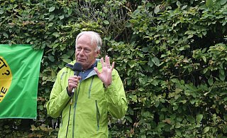 Jürgen Trittin ist sicher: der Hochwasserschutz und die eingleisige Bahnstrecke sprechen klar gegen den Standort. - Manuela Puls
