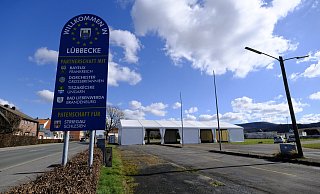 Die Polizisten mussten den Mann am Testzentrum in Blasheim aus dem Verkehr ziehen. - Archivbild: Heike von Schulz