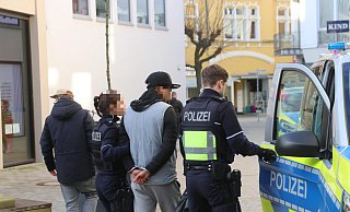 Der 21-jährige Ladendieb staunte nicht schlecht, als er beim Verlassen des Geschäfts bereits von der Polizei erwartet und vorläufig festgenommen wurde - zum zweiten Mal an diesem Tag. - Claus Frickemeier