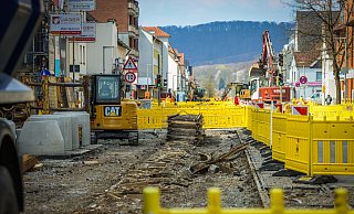 Wüst sieht es aus, nachdem die ersten Gleismeter der Stadtbahn im Abschnitt zwischen Gaswerk- und Germanenstraße ausgebaut sind. - Sarah Jonek