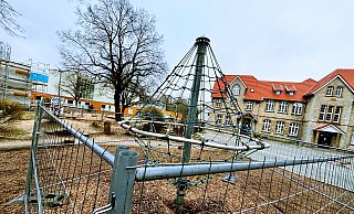 Trostlos: Hier müssen mehr als 200 Kinder jeden Tag ihre Pausen verbringen. - Eike J. Horstmann