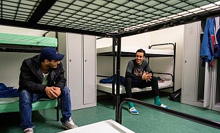 In Notunterkünften werden Menschen ohne festen Wohnsitz häufig in Mehrbettzimmern untergebracht. Das Infektionsrisiko ist hoch. - picture alliance