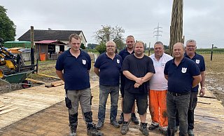 Das Aufbaukommité des Alt-Traktoren-Clubs Herford: Lars Lange (v. l.), Frido Kruse, Dennis Bäger, Bastian Kruse, Heiko Kopp, Achim Gerkensmeier und Paul Althage. - Lillia Seifert