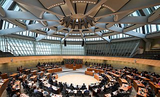 Der Landtag befasste sich am Freitag mit der Gewalttat im Bad Oeynhausener Kurpark. - Federico Gambarini/dpa
