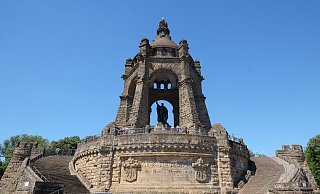 Das Kaiser-Wilhelm-Denkmal in Porta Westfalica ist bei schönem Wetter ein beliebtes Ausflugsziel. - Thorsten Gödecker