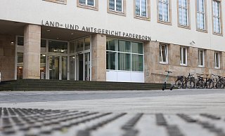 Dem Angeklagten drohen im Fall eines Schuldspruchs mindestens fünf Jahre Haft. - Niklas Tüns