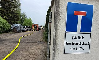 Insgesamt waren 67 Rettungskräfte im Einsatz, unterstützt durch eine Drehleiter aus Enger. - Gerald Dunkel