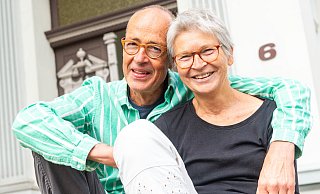 Gisela Platzbecker und Josef Meurer entschieden sich vor mehr als acht Jahren für das Wohnen in Gemeinschaft. In Herford fanden sie schließlich den Ort für "ihr" Projekt. - Ralf Bittner Gisela Platzbecker und Josef Meurer entschieden sich vor mehr als acht Jahren für das Wohnen in Gemeinschaft. In Herford fanden sie schließlich den Ort für "ihr" Projekt. - Ralf Bittner