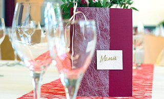 Restaurants und Gaststätten im Kreis Höxter haben zunehmend mit "No shows" zu kämpfen: Gäste, die Tische reservieren, erscheinen gar nicht. Im Weihnachtsgeschäft ist das für Gastwirte besonders bitter, einige ziehen jetzt die Reißleine. - Symbolfoto: Pixabay