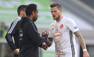 Düsseldorfs Trainer Daniel Thioune kann gegen Paderborn wieder auf den zuletzt gesperrten Stürmer Daniel Ginczek zurückgreifen. Ob dieser auch in der Startelf stehen wird, ist allerdings offen. - picture alliance