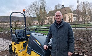 LGS-Chef Jan Sommer im Remtergarten zu Füßen des Weltkulturerbes. - LGS/Manuela Puls