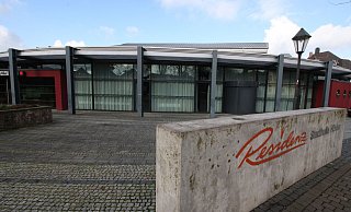 Fee Fairs Events Entertainment veröffentlicht das Halbjahresprogramm für die Stadthalle Höxter. - Simone Flörke