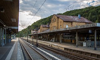 Eine Farbschmiererei mit mutmaßlich rechtsradikalem Inhalt wurde am Bahnhof Altenbeken gemeldet. - Björn Leisten