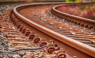 Ein Mann am Bahngleis hat für eine Zugsperrung zwischen Bielefeld und Herford gesorgt. - Symbolfoto: Pixabay / Creative Commons