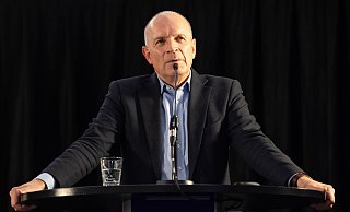 Arminia-Präsident Rainer Schütte musste sich heftiger Kritik der DSC-Mitglieder erwehren. - Oliver Krato Arminia-Präsident Rainer Schütte musste sich heftiger Kritik der DSC-Mitglieder erwehren. - Oliver Krato