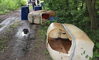 Die Beamten fanden diese Heizölbehältnisse. - Polizei Minden-Lübbecke