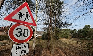 Bisher unbebaut ist "Sinnen Heide" an der Kreuzung von Schatenweg und Mastbruchstraße. Dort ist nun eine Kita mit Mensa geplant. - Hans-Hermann Igges