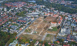 Die Fläche, an der Lukas Dalhoff und seine Mitstreiter Interesse haben, liegt in dem südöstlichen Bereich des Alanbrooke-Quartiers - auf dieser Aufnahme ist sie rechts unten, umgeben von der bereits erkennbaren Helene-Lange-Straße. - Gerd Vieler, Mallinckrodtstraße 29, 33098 Paderborn