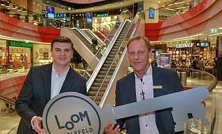 Anfang 2020 übergab Michael Latz den Loom-Schlüssel an Jan Tangerding. - Andreas Zobe