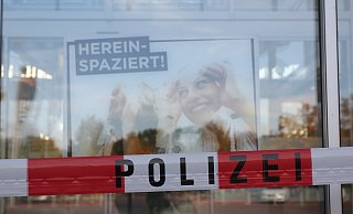 Die Ermittler haben offenbar das Fluchtauto der Geldautomatensprenger vom Werre-Park entdeckt - es parkte in einer Scheune in Vlotho. - Ulf Hanke