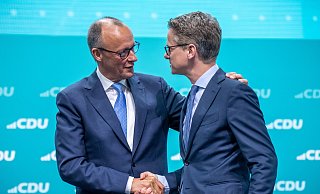 Zwei, die sich bestens verstehen: Friedrich Merz (l.) und der Generalsekretär Carsten Linnemann aus Paderborn beim CDU-Bundesparteitag. - Michael Kappeler