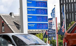 Das Preiskarussell an den Tankstellen läuft weiter. - DPA