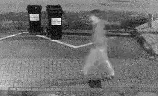 Wer kann Hinweise zu diesem unbekannten mutmaßlichen Gewalttäter geben? - Polizei Bielefeld