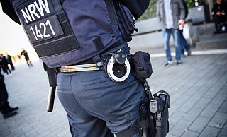 Die Polizei stürmte jetzt die Wohnung eines mutmaßlichen Kesselbrink-Dealers. - Barbara Franke