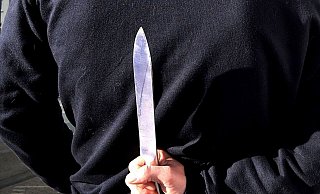 Der Täter bedrohte die Angestellte mit einem Messer. - Neue Westfaelische Zeitung