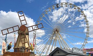 Typische Merkmale jedes Dorfes - etwa das Blama-Riesenrad für Blasheim - sollen durch die neue Beschilderung sichtbar werden. - Felix Schwien