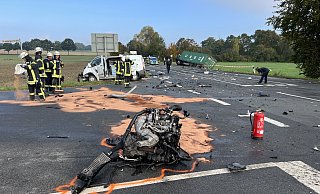 Ein LKW-Fahrer verlor die Kontrolle über seinen Sattelzug, kam von der Fahrbahn ab und landete einige Meter weiter im Straßengraben. - Thorsten Heß