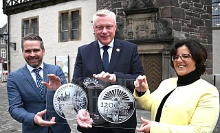 EuroMint-Firmeninhaber Leif Burghard (v. l). mit Bürgermeister Daniel Hartmann und Baudezernentin Claudia Koch. - Thomas Kube