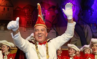 Prinz Oliver I. Scheer ist der neue Regent der Delbrücker Närrinnen und Narren. Für ihn ist, so sagt er bei der Proklamation "ein Lebenstraum in Erfüllung gegangen". - Regina Brucksch