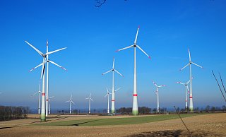 Die Windkraft in Ostwestfalen-Lippe soll - so wie hier zwischen Paderborn-Neuenbeken und Dahl - weiter ausgebaut werden. - Annika Könntgen