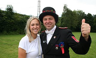 Felix Pohlmann und Regina Scheike sind das neue Königspaar der Bad Wünnenberger Schützen. Auf den Königsschuss folgte die Verlobung vor der vollbesetzten Schützenhalle. - Johannes Büttner