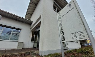 Im Straßenverkehrsamt in Kirchlengern hat ein Mann aus Enger zuletzt Mitarbeiter beleidigt. - Florian Weyand Im Straßenverkehrsamt in Kirchlengern hat ein Mann aus Enger zuletzt Mitarbeiter beleidigt. - Florian Weyand