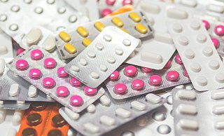 Medikamente - vor allem für Kinder - sind teils sehr knapp. In der Not werden einige Eltern erfinderisch. Aus Sicht eines Apothekers ist aber nicht jede Strategie zu empfehlen. - Symbolbild: Pixabay