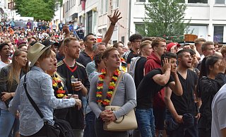 1.900 Fußball-Fans hofften im Juni 2018 bis zur letzten Minute - in diesem Jahr sind beim Public-Viewing deutlich weniger zugelassen. - Archivfoto/Svenja Ludwig