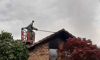 Am Montag, 2. August, brannte der Dachstuhl eines Wohnhauses in Vinsebeck. - Uwe Müller